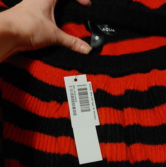 Aqua asymmetrical top  nwt size M - Picture 2 of 3